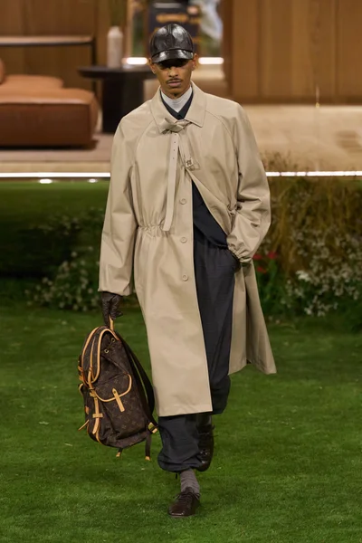 Look 18